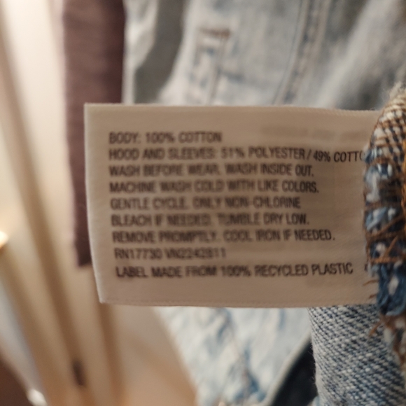 Original Use Jean Jacket with Sweatshirt sleeves n Hoodie. Qty 4 xs Qty 1 small - Picture 6 of 6